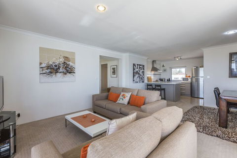 Gold Sands Beach Apartment - Accommodation QLD 2
