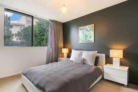 Spacious 2 Bedroom Apartment In Ascot With Large Private Garden - Accommodation QLD 4