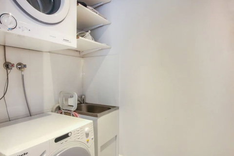 Spacious 2 Bedroom Apartment In Ascot With Large Private Garden - Accommodation QLD 6