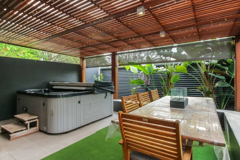 Spacious 2 Bedroom Apartment In Ascot With Large Private Garden - Accommodation QLD 7