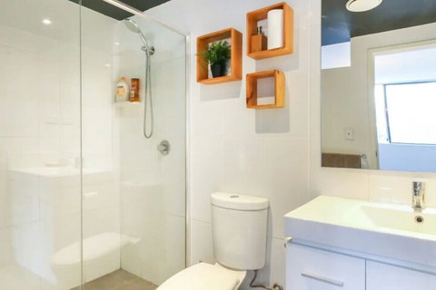 Spacious 2 Bedroom Apartment In Ascot With Large Private Garden - Accommodation QLD 3