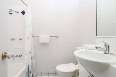 Comfortable Studio Near New Farm Park - Accommodation QLD 2