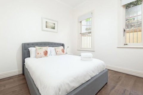 Stunning Sydney Home 2 - Accommodation QLD 0