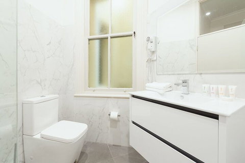Stunning Sydney Home 2 - Accommodation QLD 4