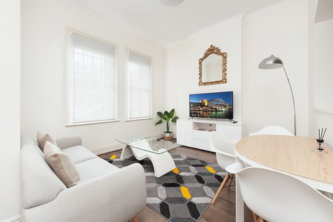 Stunning Sydney Home 2 - Accommodation QLD 1