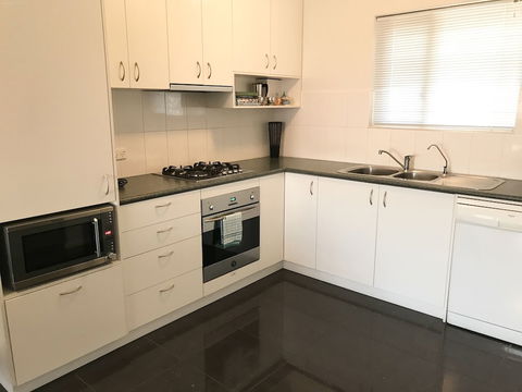 Adelaide Dresscircle Apartments - Archer Street - Accommodation QLD 6
