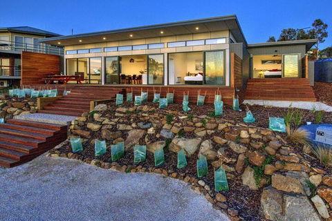 Freycinet Coastal Retreat - Accommodation QLD 2