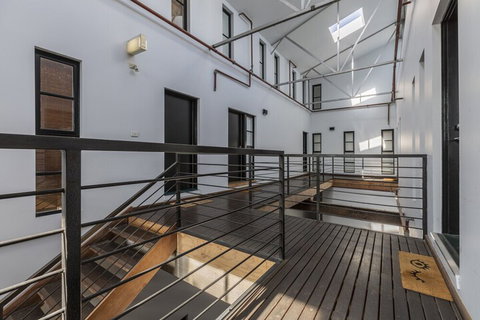 Fabulous Fitzroy Converted Warehouse - Accommodation QLD 7