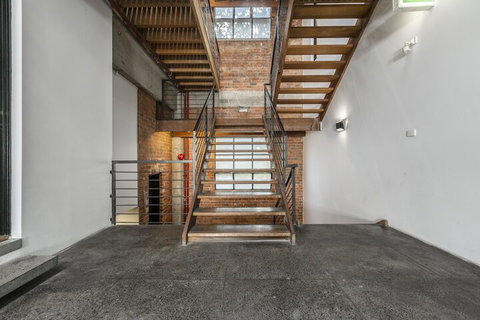Fabulous Fitzroy Converted Warehouse - Accommodation QLD 3