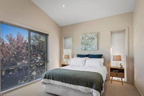 DRIFTWOOD VILLA Free Wifi Walk To Beach - Accommodation QLD 0