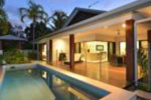 17 Cascade House Luxury Holiday Home - Accommodation QLD 0