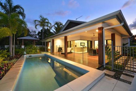 17 Cascade House Luxury Holiday Home - Accommodation QLD 6