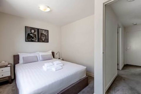 Spacious 2 Bedroom Inner City Townhouse With Private Rooftop - Accommodation QLD 0
