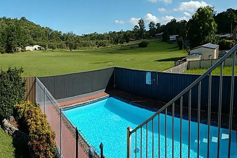 Kew Motel - Accommodation QLD 3