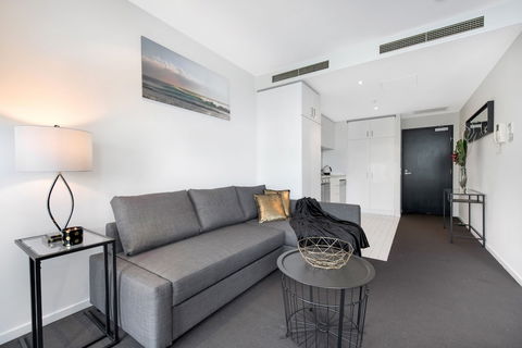 FARINA, 1BDR Docklands Apartment - Accommodation QLD 2