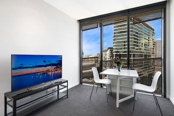 FARINA, 1BDR Docklands Apartment - Accommodation QLD 3