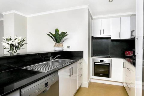 Sought After CBD Location YORK5 - Accommodation QLD 7