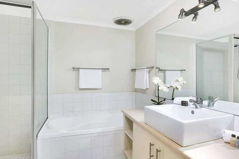 Sought After CBD Location YORK5 - Accommodation QLD 2