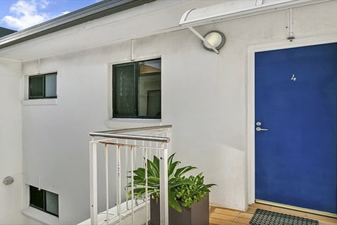 The Apartment Service SANT4 - Accommodation QLD 6