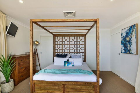 JoeAnne At Blue Bay Absolute Beachfront - Accommodation QLD 7