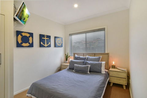 JoeAnne At Blue Bay Absolute Beachfront - Accommodation QLD 3