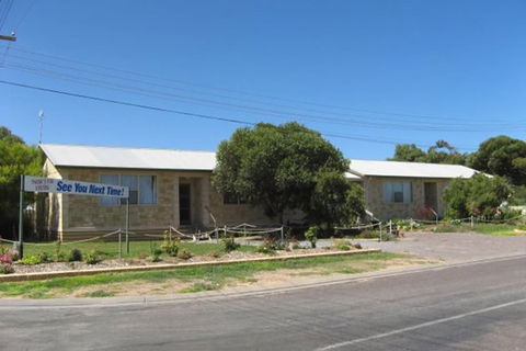 ARNO BAY CARAVAN PARK - Accommodation QLD 2