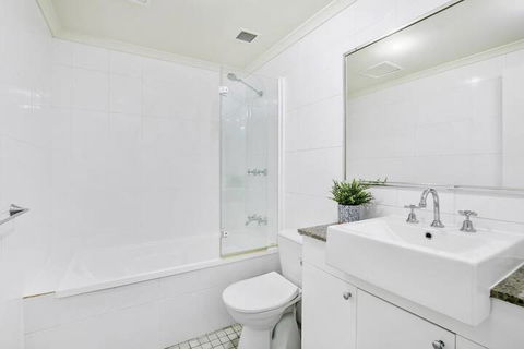 HOLT1 Crows Nest Holtermann Street - Accommodation QLD 1