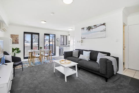 HOLT1 Crows Nest Holtermann Street - Accommodation QLD 7