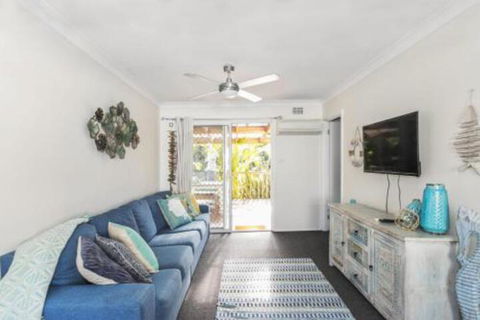 MOLLYMOOK BEACH COTTAGE - Accommodation QLD 4