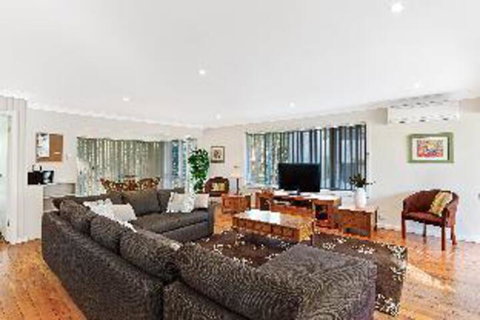 3 Bedroom House Bay Serene 15 Mistral Close - Accommodation QLD 0