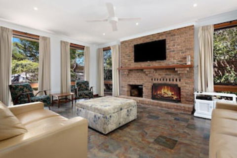 1 Gordon - Kenros Beach House - Accommodation QLD 0