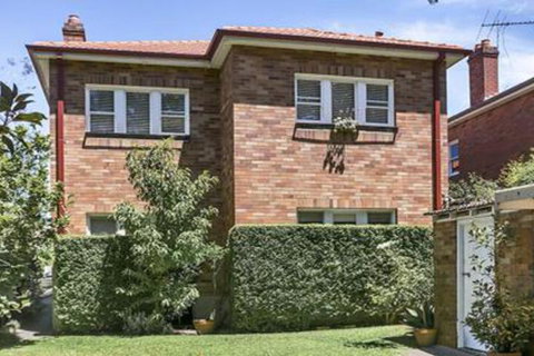 Spacious Two Bedroom Apartment In Crows Nest HUNT1 - Accommodation QLD 6