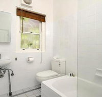 Spacious Two Bedroom Apartment in Crows Nest HUNT1 - Accommodation QLD