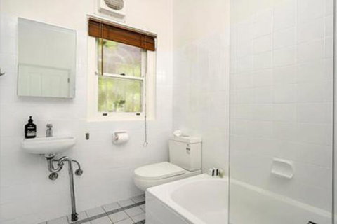 Spacious Two Bedroom Apartment In Crows Nest HUNT1 - Accommodation QLD 0