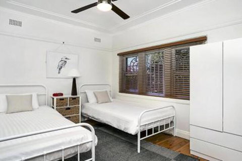 Spacious Two Bedroom Apartment In Crows Nest HUNT1 - Accommodation QLD 1