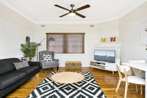 Spacious Two Bedroom Apartment In Crows Nest HUNT1 - Accommodation QLD 2