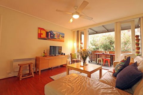 Colour Pop - Rejuvenate Stays - Accommodation QLD 0