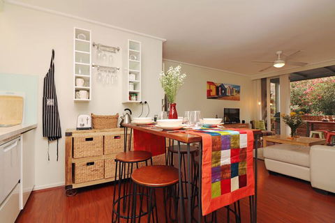Colour Pop - Rejuvenate Stays - Accommodation QLD 4