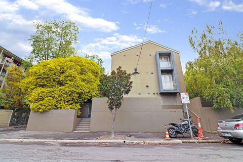 Colour Pop - Rejuvenate Stays - Accommodation QLD 1