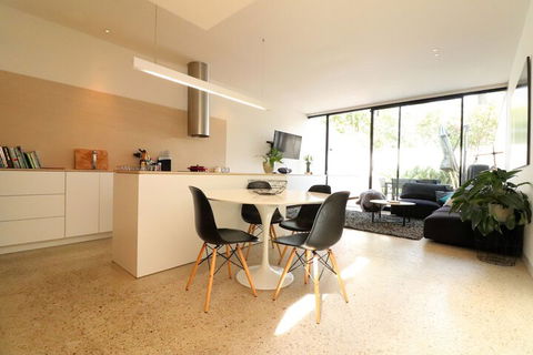 Inspired Designer Carlton North Terrace - Rejuvenate Stays - Accommodation QLD 3