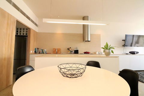 Inspired Designer Carlton North Terrace - Rejuvenate Stays - Accommodation QLD 6