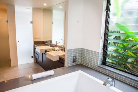Sea Temple 161 - Luxury Studio - Accommodation QLD 2