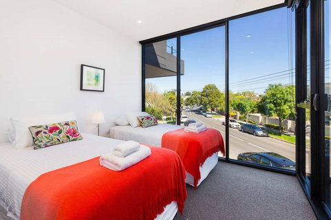 Caulfield North Executive - Accommodation QLD 1