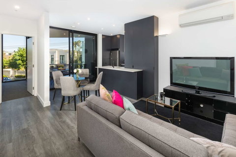 Caulfield North Executive - Accommodation QLD 3