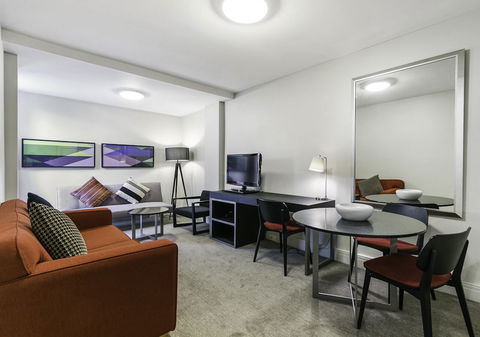 DARLING A Tidy Space In A Great Location - Accommodation QLD 3