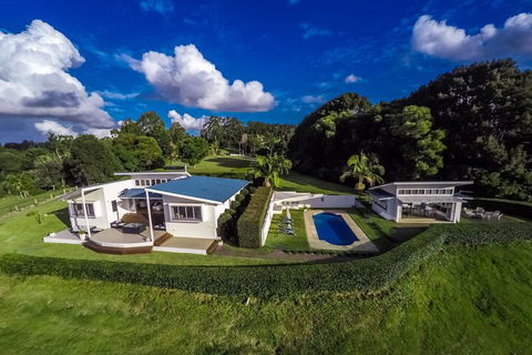 A PERFECT STAY - Byron's Brae - Accommodation QLD 3