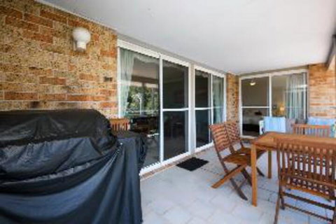 3 Bedroom House At Sandy Point Road 151 - Accommodation QLD 1