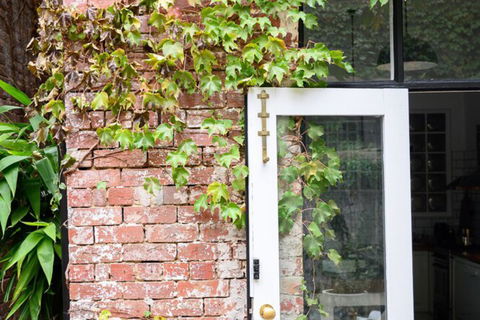 Adderley A Striking 1880s Restored Victorian - Accommodation QLD 1