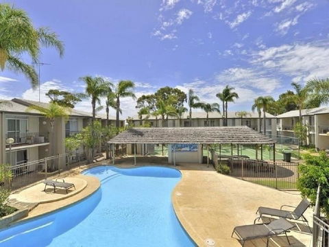 Resort Serviced Apartments - Mandurah - Accommodation QLD 2