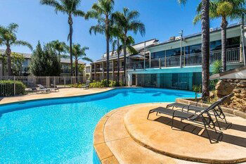 Resort Serviced Apartments - Mandurah - Accommodation QLD 1